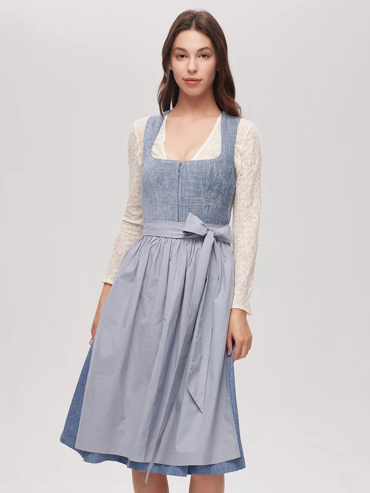 Das blaue Dirndl - Ein zeitloser Klassiker mit modernen Akzenten